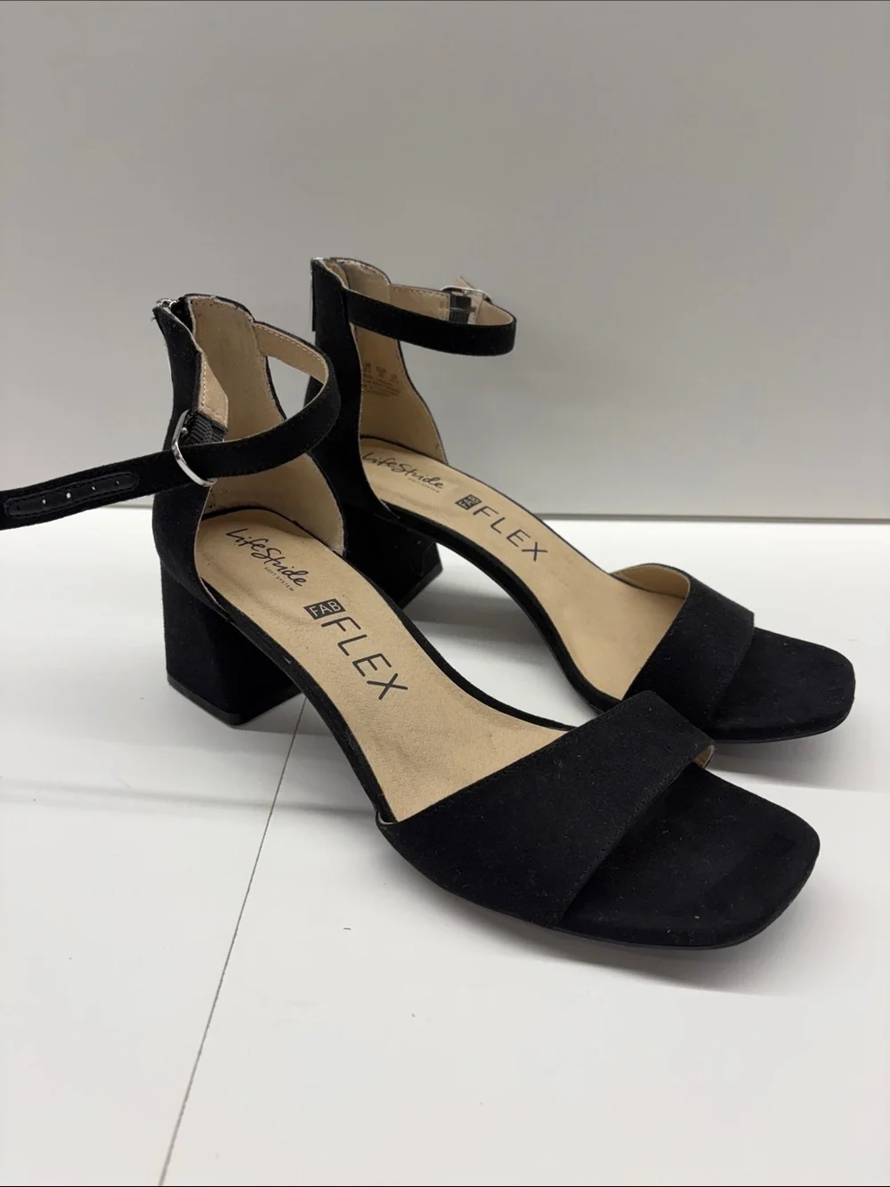 NEW Life Stride Women’s Black Ankle-Strap Block Heel Sandals Size 9